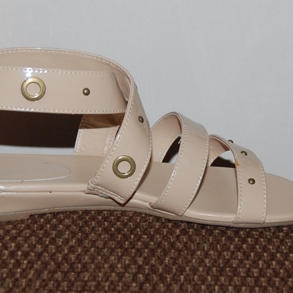 Sandal - Picture 2 of 3